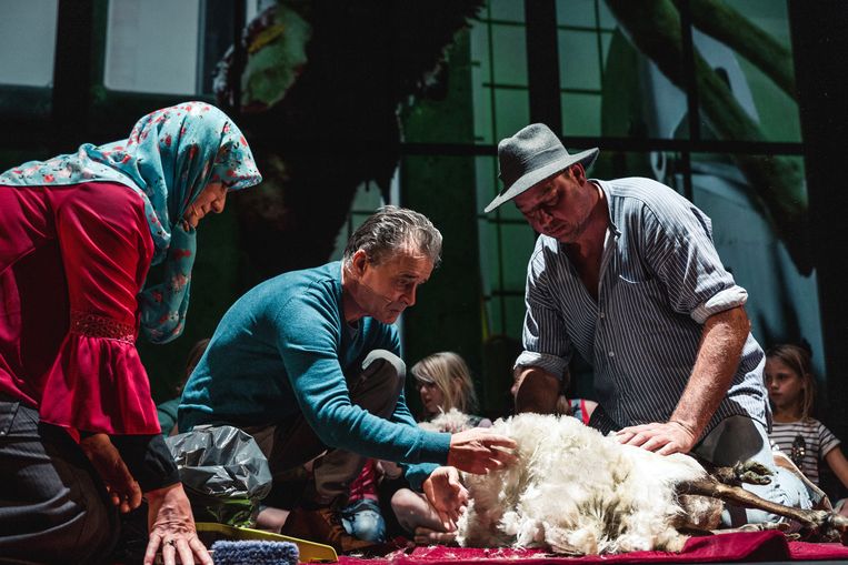 'Lam Gods' van Milo Rau: de openingsvoorstelling van het nieuwe seizoen van NTGent. Beeld Michiel Devijver