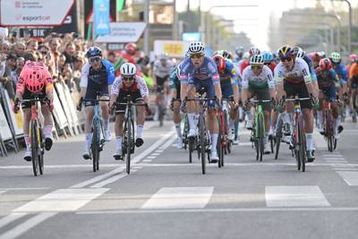 Ook in de Ronde van Catalonië is Alpecin-Deceuninck aan het feest, Axel Laurance wint sprint