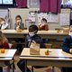 Op Belgische scholen moeten kinderen nu een mondkapje dragen. Hoe gaat dat?