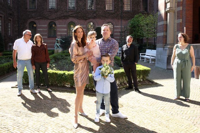 Ook in coronatijd gingen de bruiloften gewoon door op het stadhuis van Rotterdam.
