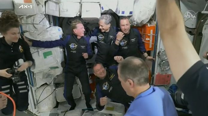 De crew bij de aankomst in het ISS.