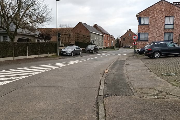 "Het zebrapad in de Molenstraat in Bogaarden werd deze zomer geschilderd, maar de signalisatieborden moeten wel nog geplaatst worden", geeft CD&V als voorbeeld.