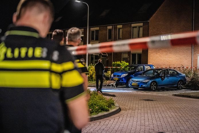 Vier mannen zijn dinsdagnacht aangehouden na een melding over een ruzie en het horen van een harde knal aan de Klepperdans in Capelle aan den IJssel.