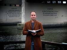 Wanneer Ennio dicht, kijkt hij zijn pijn in de ogen: ‘Dood van mijn moeder heeft erin gehakt’