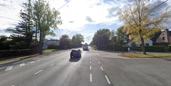 De Pottelberg in de richting van Aalbeke, aan de aansluiting op de Pater Vandersteenestraat