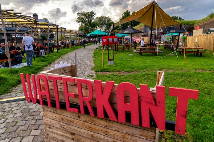 Terras Waterkant bij de Citadel behoort tot de trekpleisters van de Bossche Zomer.