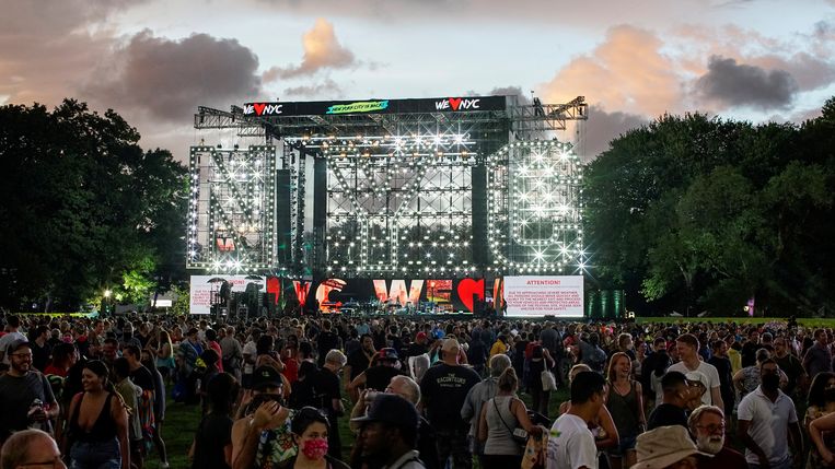 Visitors leave Central Park after the show is shut down.  Image REUTERS