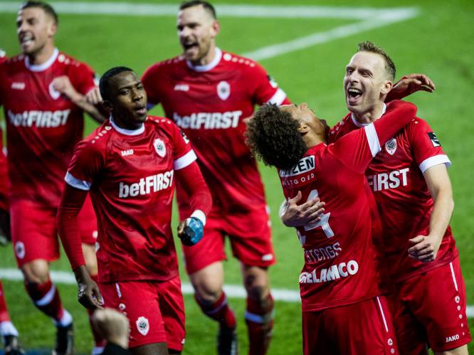 KIJK. “Een vrij complete prestatie”: Alderweireld ziet Antwerp met stevige 0-3 tegen Genk en halve finale in de beker vertrouwen tanken