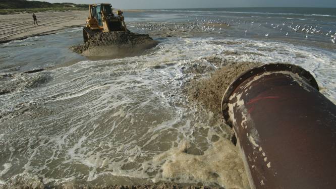 Extra zand op strand tussen Groede en Nieuwvliet-Bad