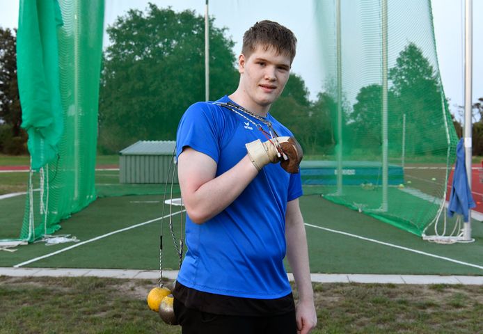 Floris Smink is een groot kogelstoottalent. „Ik ben nooit bang geweest. Wel ben ik een paar keer gevallen doordat de ring te glad was.”