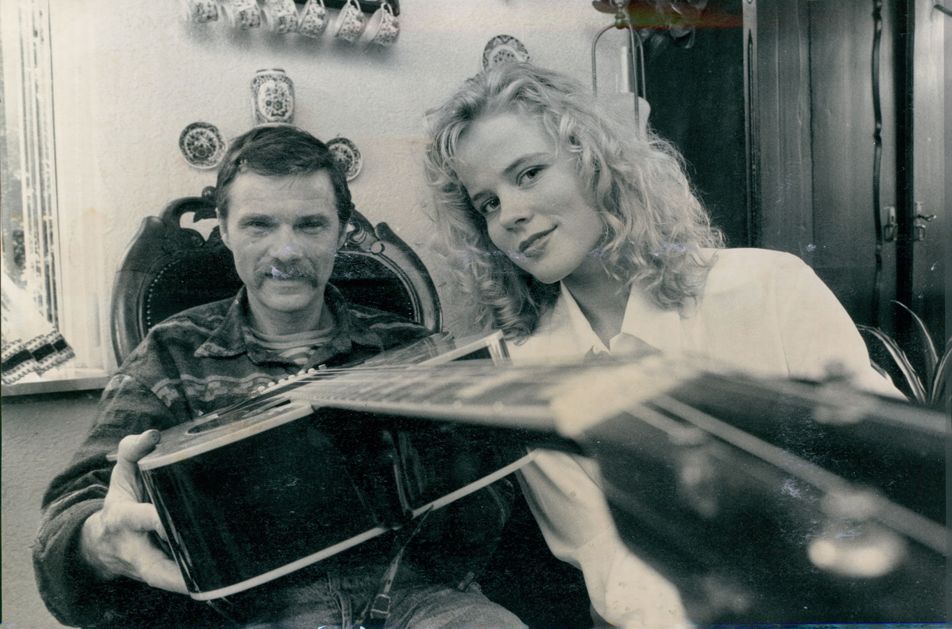 Mooie foto uit de oude doos: Ilse DeLange en haar ontdekker en gitarist, Joop van Liefland.