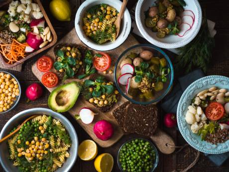 ‘Zonder sla is een maaltijd niet compleet’: probeer deze drie maaltijdsalades eens!