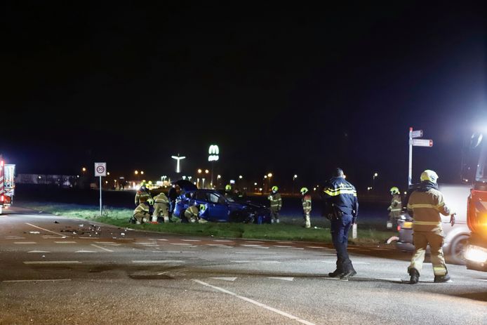 Veel hulpdiensten maandagavond laat in Beugen, bij de auto van de zwangere vrouw.