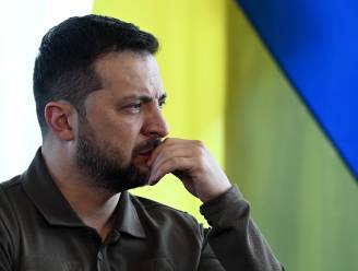 Zelensky leek verlies van Bachmoet toe te geven, maar Oekraïne zou stad “gedeeltelijk omsingeld” hebben: “Bachmoet zit enkel nog in ons hart”