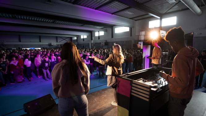Feest op het Huygens Lyceum; uit je comfortzone komen en als toetje rapper Architrackz
