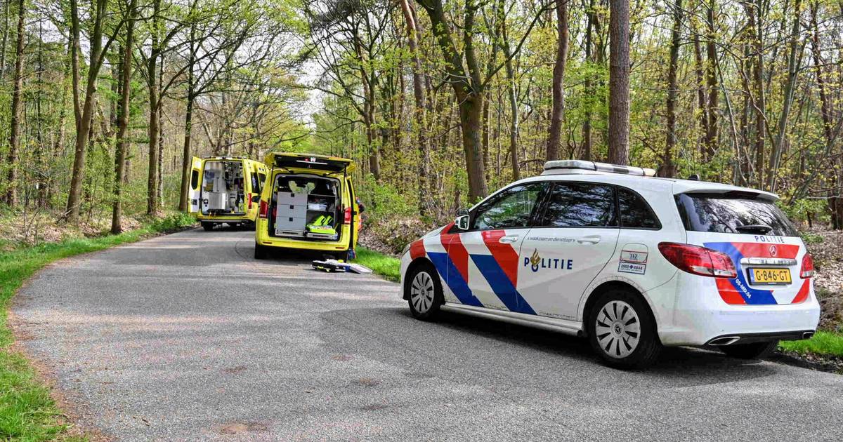 Wielrenners botsen en vallen op asfalt in Chaam, ook motorcrosser in Alphen raakt gewond