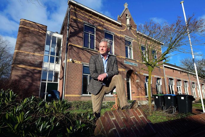 Schrijver en documentairemaker Frans Mouws woont sinds kort in De Lepelaar.