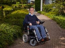 Trevvel-bus komt niet: Laurens moet middenin de nacht in rolstoel naar huis rijden