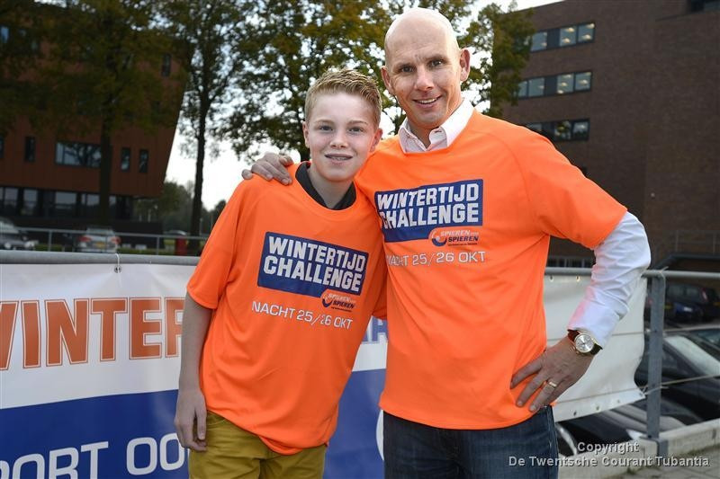 Jan van Halst loopt nachtelijk sponsorloop in Hengelo ...