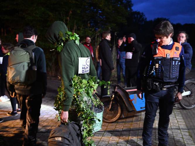 Politie en Leuvense studenten spelen verstoppertje in holst van de nacht: “Met nog een uur te gaan moesten we nog tien studenten vinden” 