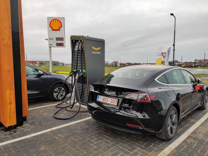 Eerste snellaadstations voor elektrische wagens langs Vlaamse snelweg een feit