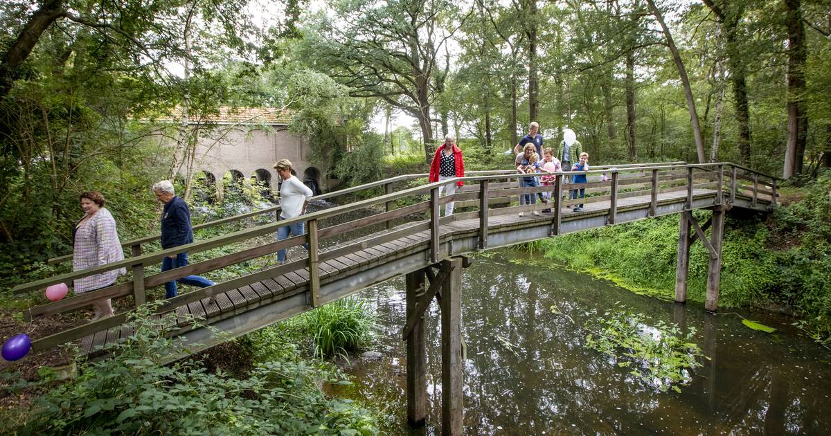 Tilligte blij met nieuwe wandelbrug over Dinkel