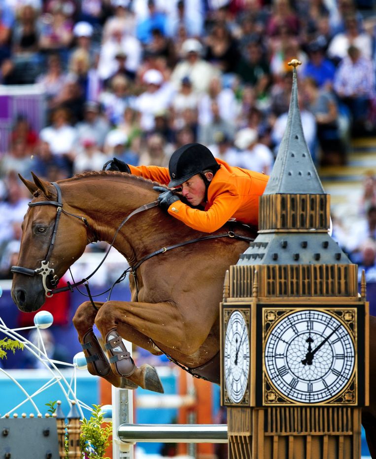 Kantorenontwikkelaar Ger Visser stopte een deel van zijn winsten in een paardenstal en boekte ook daar succes. Het springpaard London met ruiter Gerco Schröder haalde op de Olympische Spelen van Londen in 2012 twee keer zilver. Beeld EPA