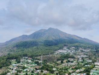 Indonesië zet Rus het land uit om naaktfoto op heilige berg in Bali
