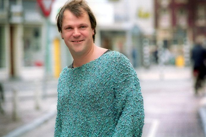 Hans Spekman in 2001 in een van de truien die kenmerkend voor hem werden