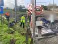Motorrijder in levensgevaar na aanrijding door trein in Zulte, eerder vandaag doken beelden op van vrouw met buggy die slagbomen negeert 