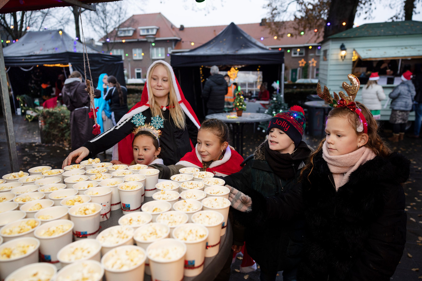Heekpek 2 sets Kerstmis-raamstickers, grote kerstboom en eland