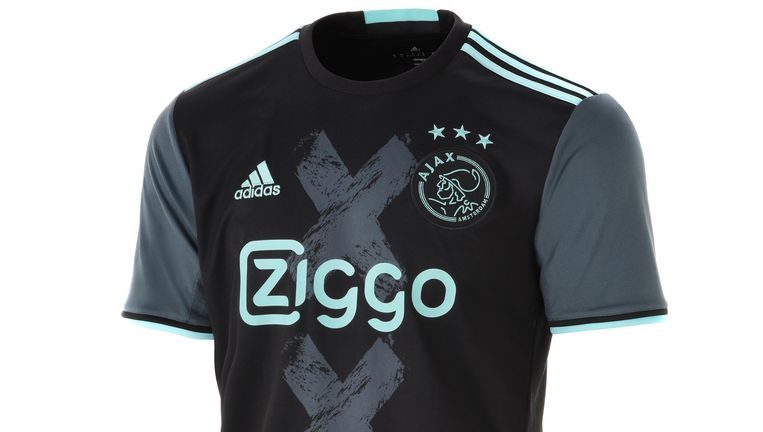 Nieuwe uitshirt Ajax praktisch en fashionable volgens ontwerper