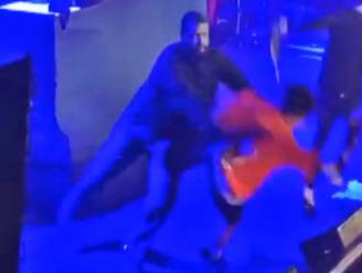 Fan danst met rapper Lil Mosey. Security duwt hem hardhandig van podium 