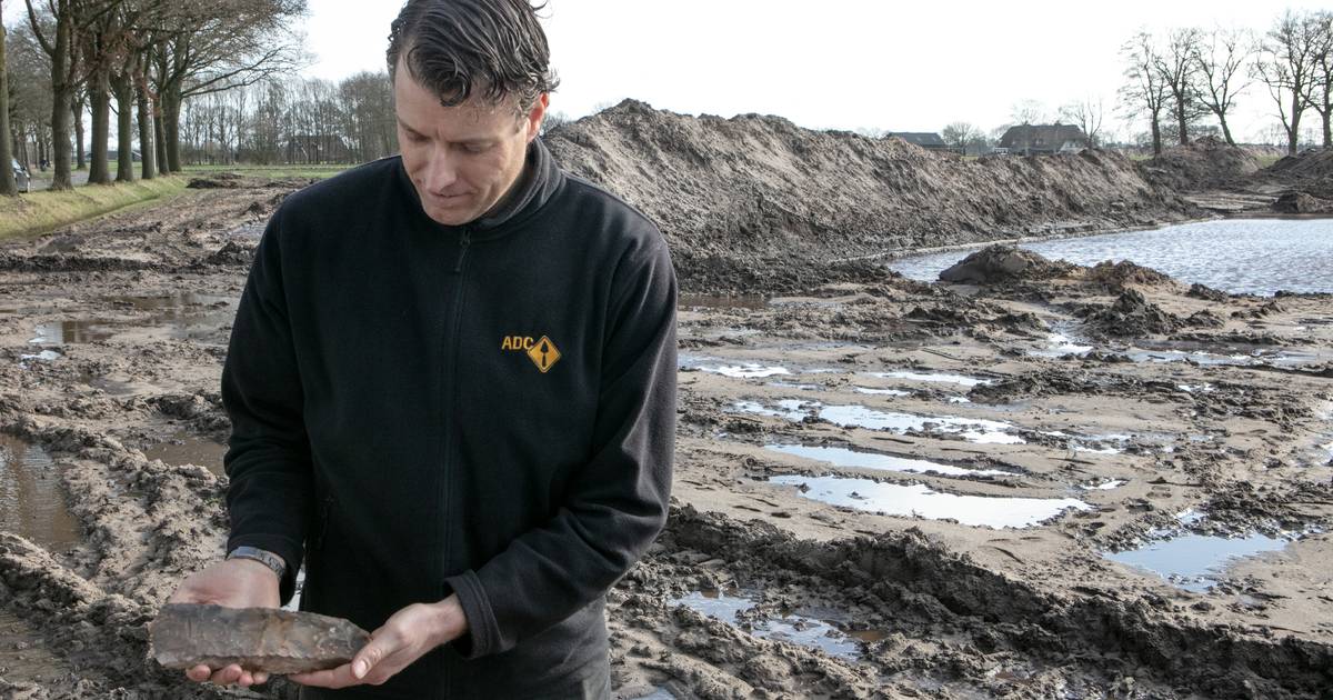 Droomvondst in Collendoorn: drie vuurstenen bijlen: ‘Hier dromen we van’