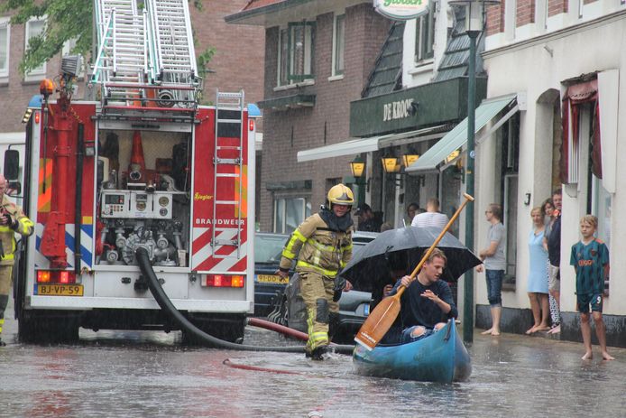Straten stonden blank en kelders liepen vol na een wolkbreuk in de Achterhoek, in juni vorig jaar.