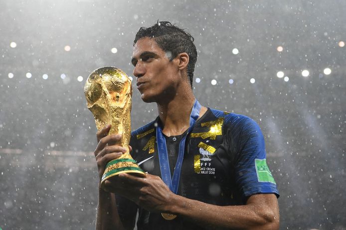 Varane met de Wereldbeker in 2018.