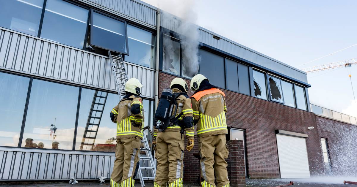 Ikhtisar Berita |  Kerusakan Akibat Kebakaran Besar di Werkendam – Bol.com secara keliru mentransfer berton-ton ke scammer |  Brabant