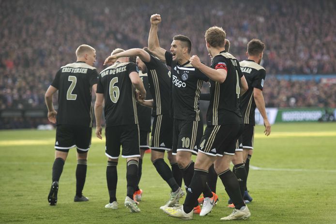 Ajax won in een overvolle Kuip in 2019 de finale van de TOTO KNVB-beker.