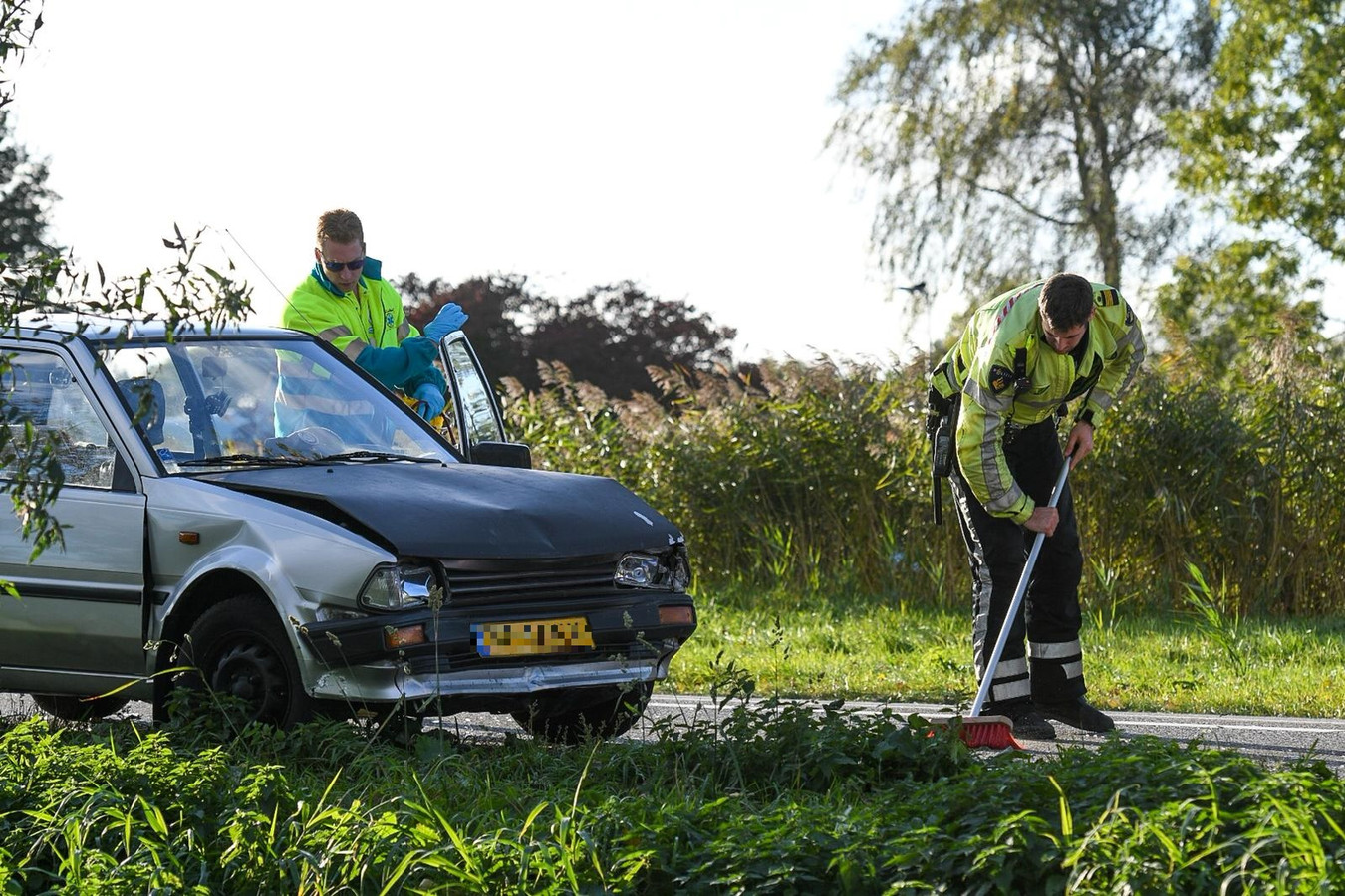 N207 richting Ter Aar dicht door ongeluk | Foto | AD.nl