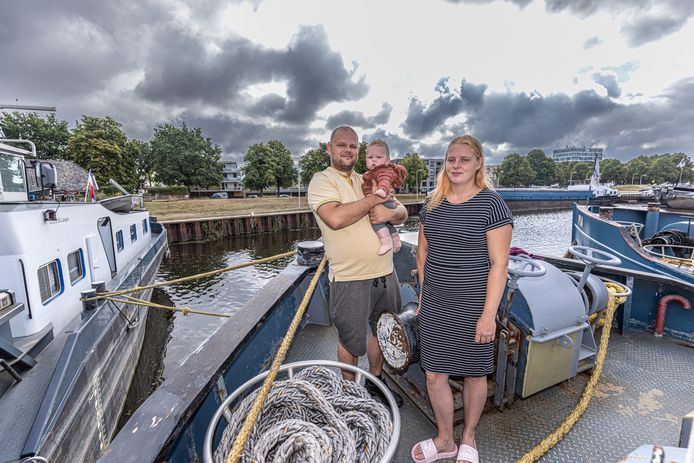 Het gezin Tichelaar, dat zich aanvankelijk niet wilde verplaatsen ten gunste van een asielboot die maandag arriveert.