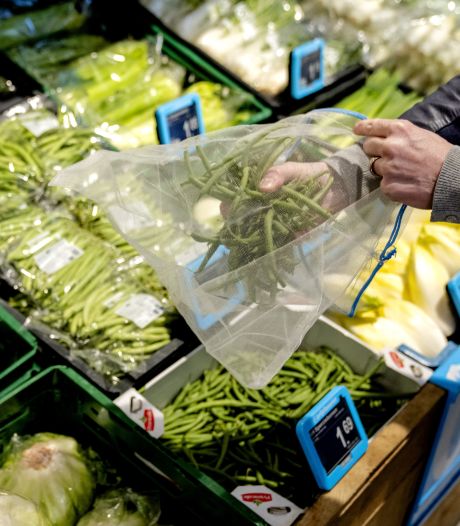 Supermarkten stoppen met invliegen groente en fruit: ‘Minder in de schappen’
