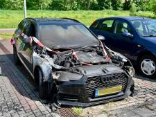Auto brandt uit in Arnhem: voertuig wordt volledig verwoest