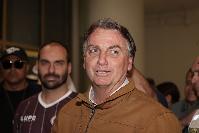 De Braziliaanse president Jair Bolsonaro eerder deze week tijdens een bezoek aan het Lusail Stadion in de Qatarese hoofdstad Doha, waar volgend jaar de finale van het WK voetbal zal worden gespeeld.