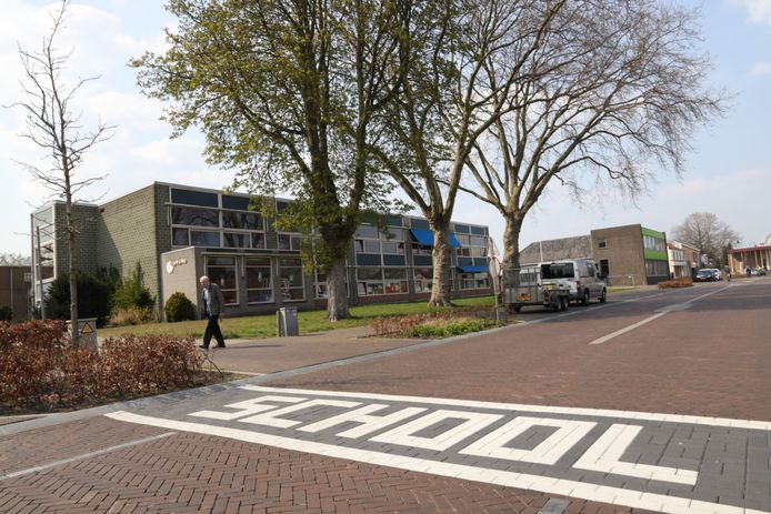 Een van de verouderde scholen waar de gemeente een knoop over door moet hakken, is basisschool St. Willibrordus in Neerkant.