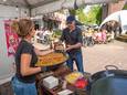 Op de Bloemenmarkt kun je genieten van Spaanse gerechten en van Latijns-Amerikaanse muziek.