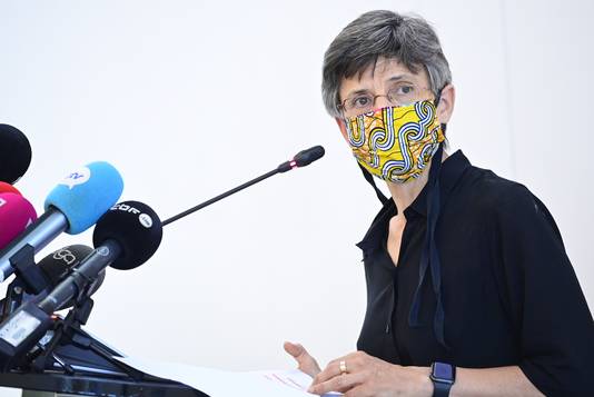 Antwerps gouverneur Cathy Berx tijdens de persconferentie.