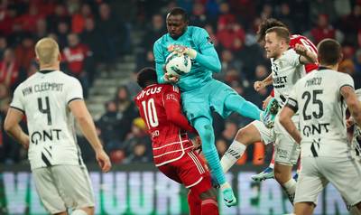 Geen doelpunten in felbevochten maar tegenvallende Waalse derby Standard-Charleroi