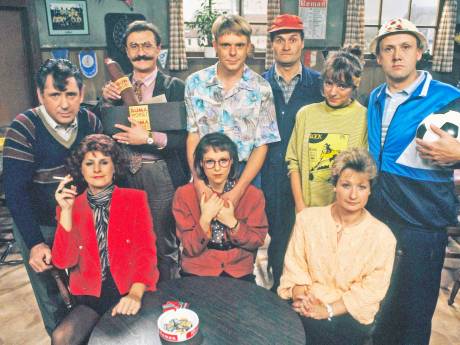 Al 16 afleveringen van F.C. De Kampioenen worden niet meer uitgezonden wegens ongepaste humor