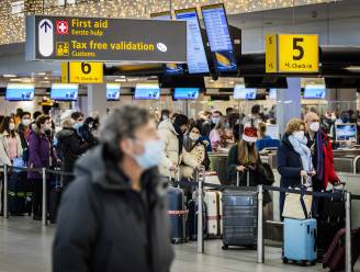 Portugees met 102.000 euro in jaszakken aangehouden op Schiphol