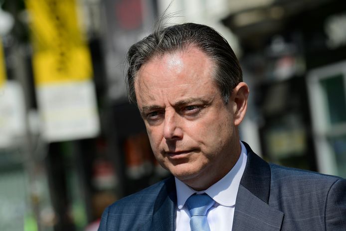 Bart De Wever Kijkt Met Strakke Blik Naar Het Noorden Nederland Rijdt Een Sprint Tegen De Drugsmaffia Als We Nu Niet Hoger Schakelen Verschuiven Alle Problemen Naar Ons Antwerpen Hln Be